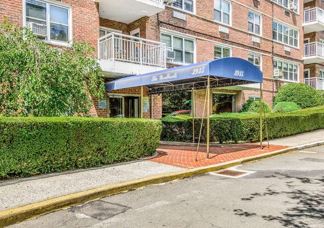 2nd image of The Woodlands, Bronx, NY 10471