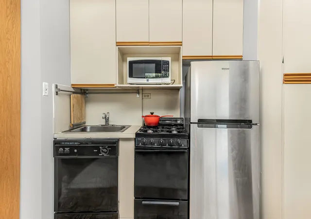 5th image of 3935 Blackstone Ave #4K, Bronx, NY 10471 | MLS# RLS20092664