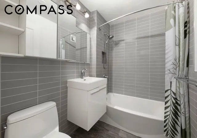 2nd image of 404 E 76Th St, New York City, NY 10021