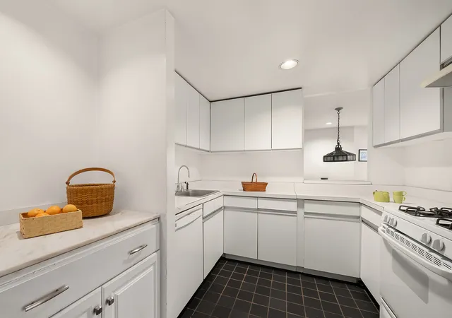 Photo 3 of Sale Pending at 622 Greenwich St #3D, New York, NY 10014 | MLS# RLS20092851 | Listing updated on 2026-07-08