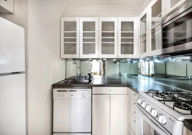 Photo 3 of House for sale at 48 Gramercy Park N #4B, New York, NY 10010 | MLS# RLS20093004 | Listing updated on 2026-05-27