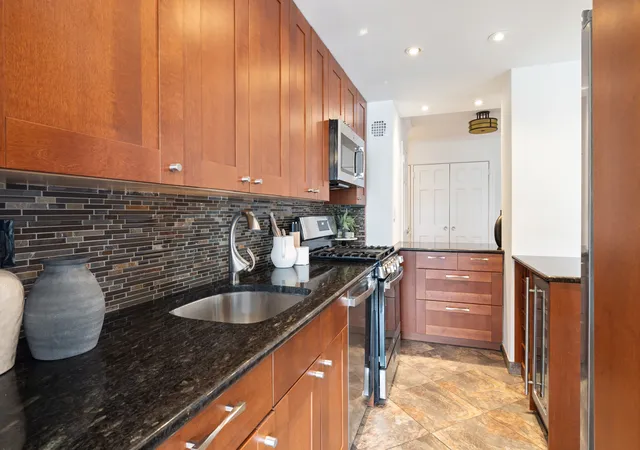 Photo 4 of Sale Pending at 142 W End Ave #29V, New York City, NY 10023 | MLS# RLS20093093 | Listing updated on 2026-07-27