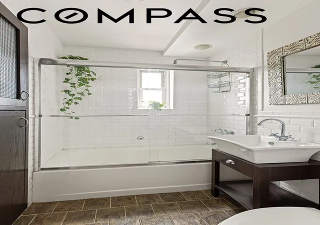 5th image of 200 Congress St, New York, NY 11201