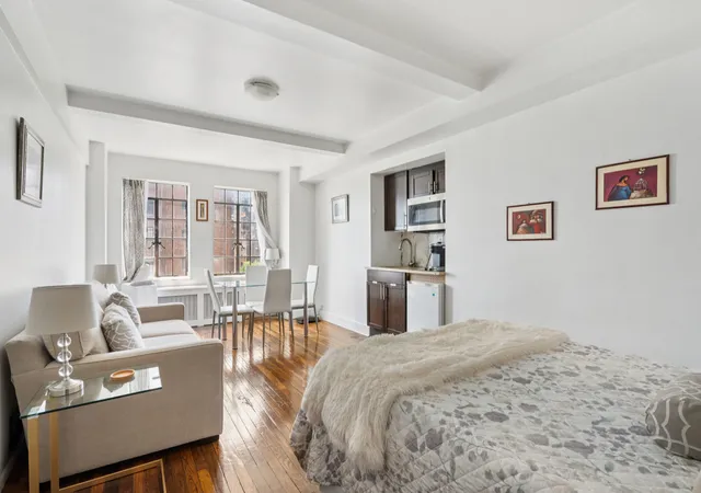 Photo 2 of Sale Pending at 45 Tudor City Pl #1019, New York, NY 10017 | MLS# RLS20093228 | Listing updated on 2026-07-31