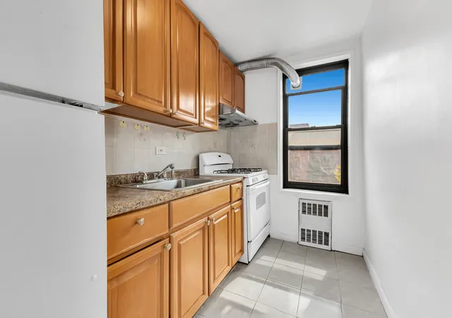 3rd image of 63-95 Austin St #2G, Rego Park, NY 11374 | MLS# RLS20093289