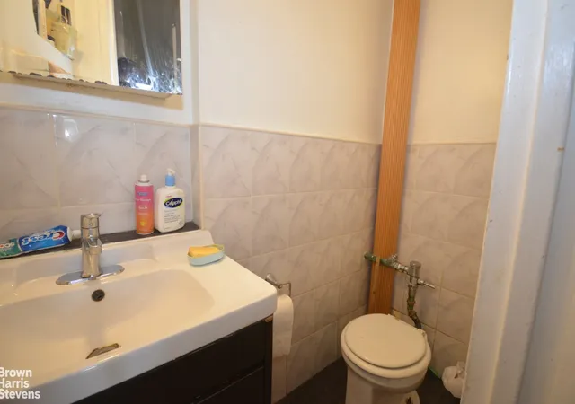 2nd image of 64-41 Saunders St, Rego Park, NY 11374