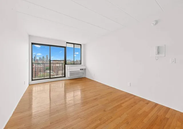 3rd image of 23-22 30Th Rd, New York, NY 11102