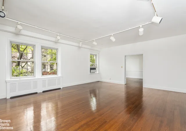 Listing Photo 2 - Condo for sale in building located at 133 E 64Th St, New York City, NY 10065 - Unit #3B