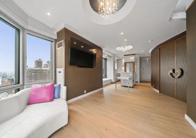 Photo 3 of House for sale at 301 W 57Th St #39-E, New York City, NY 10019 | MLS# RLS20093752 | Listing updated on 2026-06-30
