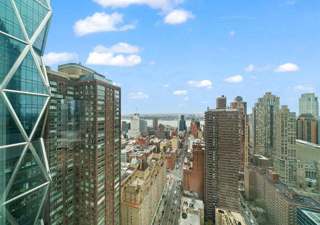 Photo 4 of House for sale at 301 W 57Th St #39-E, New York City, NY 10019 | MLS# RLS20093752 | Listing updated on 2026-06-30