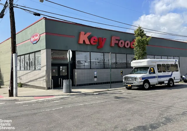 2nd image of 3215 Netherland Ave, New York City, NY 10463