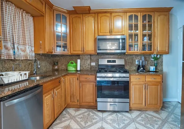 Photo 4 of Single family home for sale at 150-07 Reeves Ave, New York City, NY 11367 | MLS# RLS20093961 | Listing updated on 2026-07-28