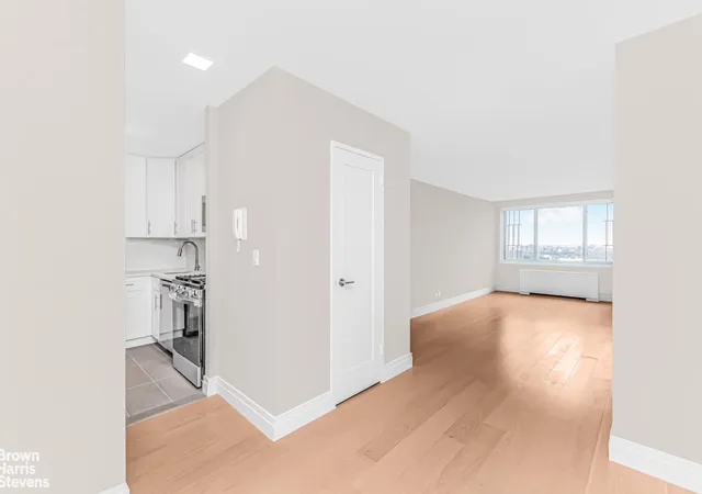 2nd image of 3333 Henry Hudson Pkwy #20C, New York City, NY 10463 | MLS# RLS20094094