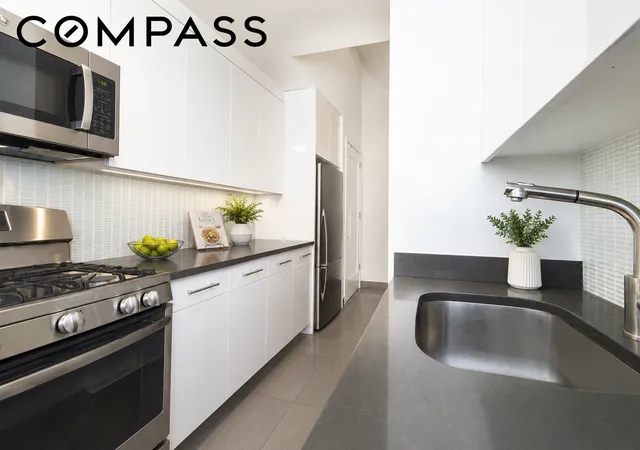 2nd image of 310 E 46Th St, New York City, NY 10017