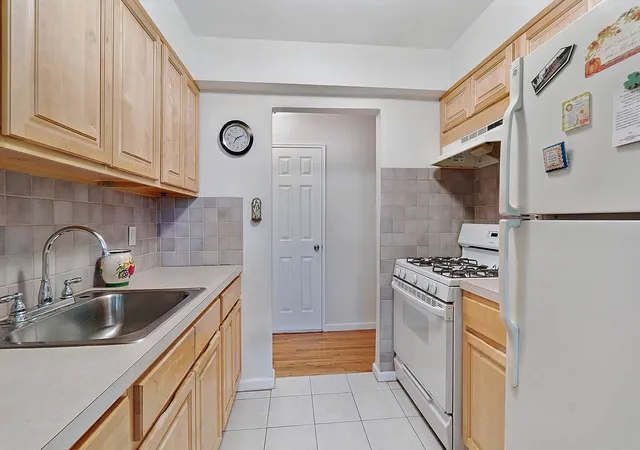 4th image of 1130 Stadium Ave #4-E, Bronx, NY 10465 | MLS# RLS20094148