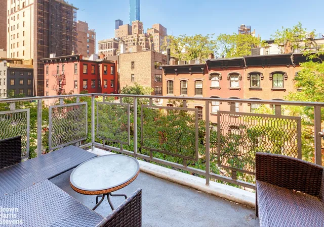 2nd image of 130 E 18Th St, New York, NY 10003