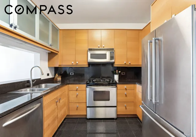 Photo 3 of Condo for sale at 120 Riverside Blvd #3R, New York, NY 10069 | MLS# RLS20094179 | Listing updated on 2026-07-16