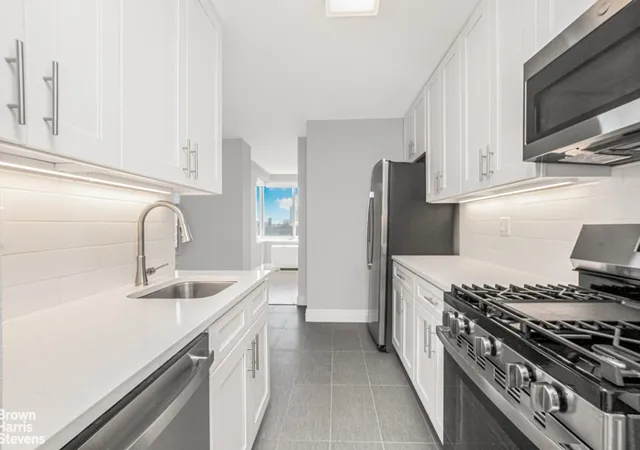 3rd image of 3333 Henry Hudson Pkwy #8B, Bronx, NY 10463 | MLS# RLS20094281
