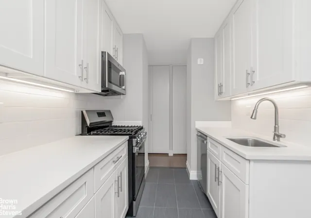 4th image of 3333 Henry Hudson Pkwy #8B, Bronx, NY 10463 | MLS# RLS20094281