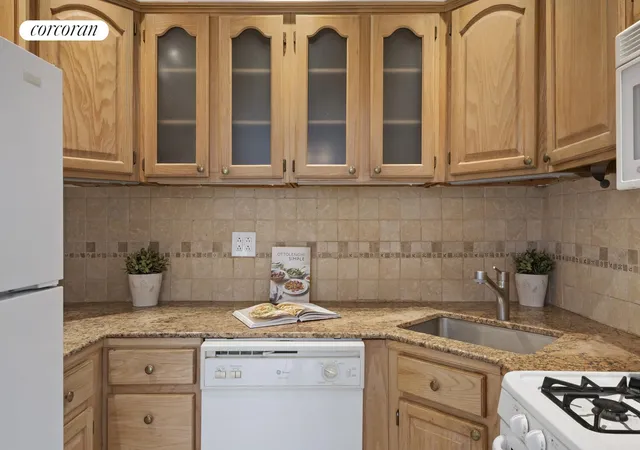 Listing Photo 4 - Condo for sale in building located at 300 E 95Th St, New York City, NY 10128 - Unit #10A