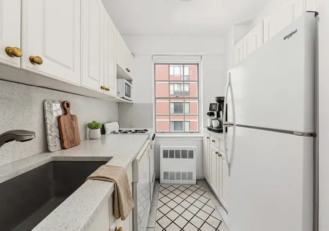 4th image of 240 E 55Th St #10G, New York City, NY 10022 | MLS# RLS20094526