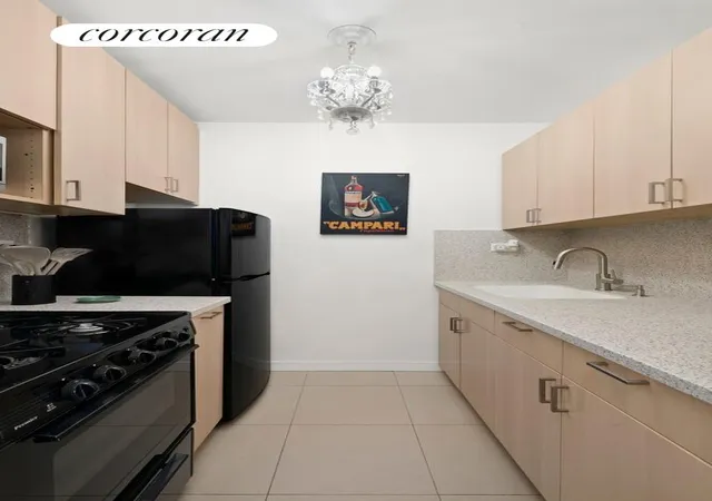 2nd image of 176 E 77Th St, New York City, NY 10021