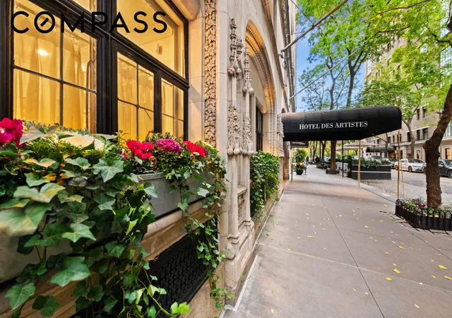 2nd image of 1 W 67Th St, New York City, NY 10023