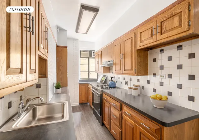 Photo 3 of Sale Pending at 5 Riverside Dr #5A, New York, NY 10023 | MLS# RLS20094723 | Listing updated on 2026-07-30