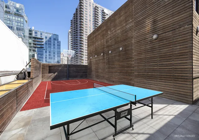 2nd image of 157 E 84Th St, New York City, NY 10028