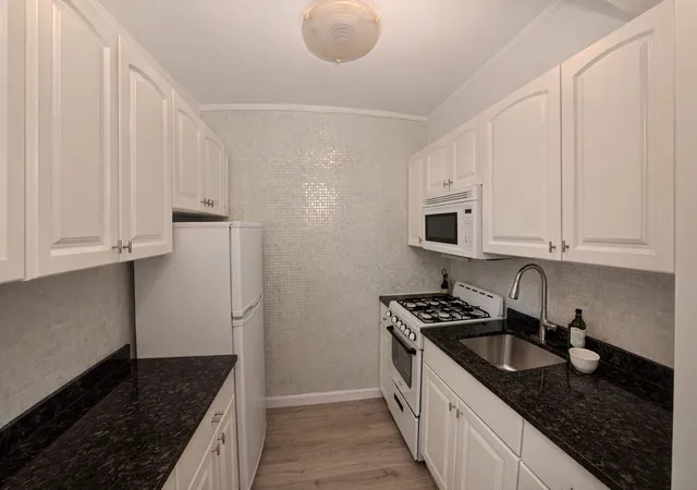 Photo 3 of Condo for sale at 333 E 46th Street #4J, New York, NY 10017 | MLS# RLS20095165 | Listing updated on 2026-06-30