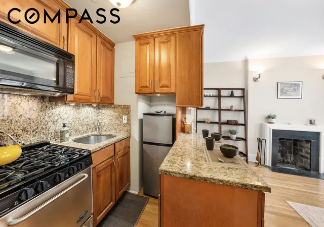 Listing Photo 1 - Condo for sale in building located at 342 E 50Th St, New York City, NY 10022 - Unit #2B