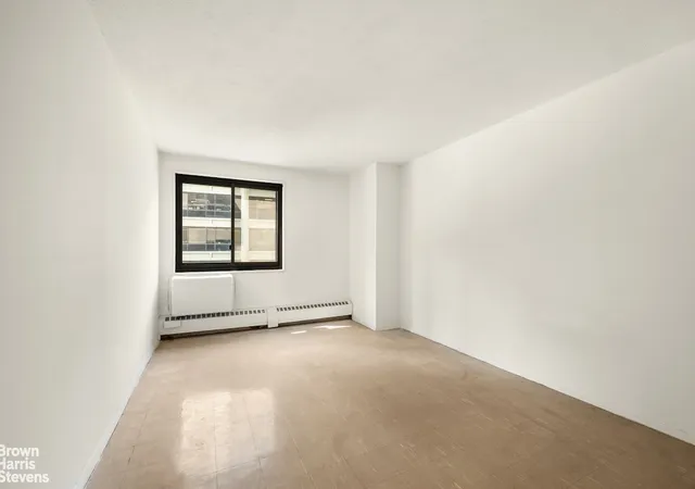 2nd image of 333 Pearl St #8E, New York City, NY 10038 | MLS# RLS20095250