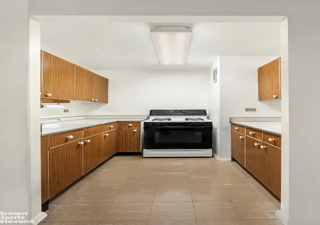 2nd image of 333 Pearl St, New York City, NY 10038