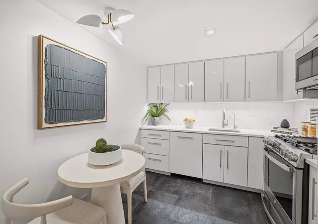 Photo 4 of Sale Pending at 135 W 70th Street #6C, New York, NY 10023 | MLS# RLS20095285 | Listing updated on 2026-07-06