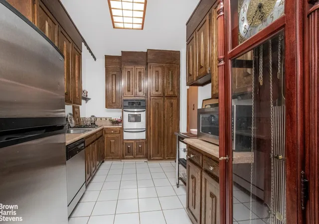 4th image of 2500 Johnson Ave #1L, New York City, NY 10463 | MLS# RLS20095332