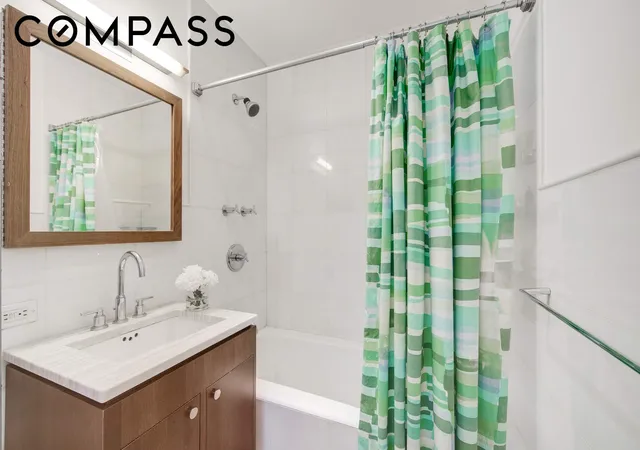Photo 4 of Sale Pending at 10 W End Ave #4J, New York, NY 10023 | MLS# RLS20095565 | Listing updated on 2026-07-08