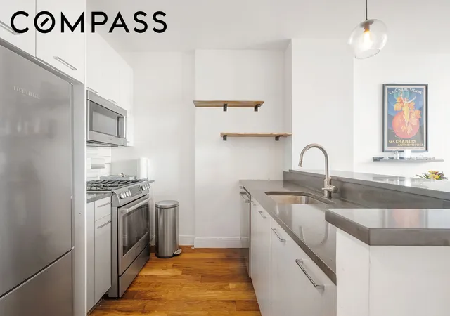 2nd image of 42-14 Crescent St, New York City, NY 11101