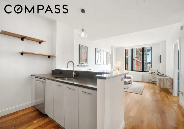 4th image of 42-14 Crescent St, New York City, NY 11101