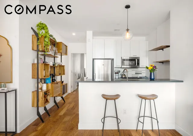 5th image of 42-14 Crescent St, New York City, NY 11101
