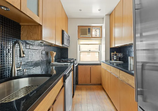Photo 3 of Sale Pending at 25 Sutton Pl S #11C, New York, NY 10022 | MLS# RLS20095609 | Listing updated on 2026-07-30