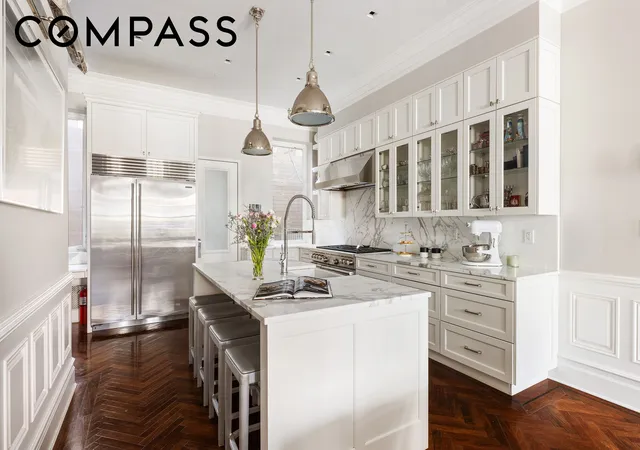 Photo 3 of Single family home for sale at 304 E 82nd Street, New York, NY 10028 | MLS# RLS20095637 | Listing updated on 2026-06-04