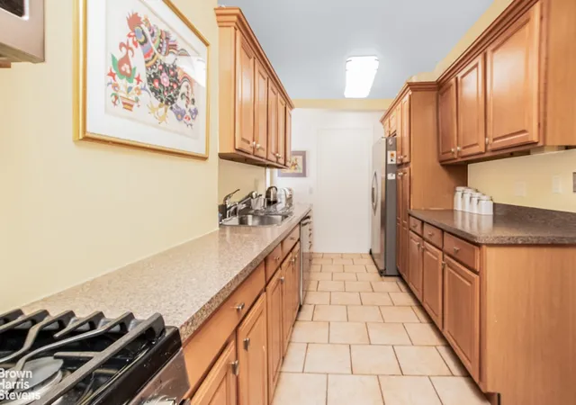 5th image of 2711 Henry Hudson Pkwy, New York, NY 10463