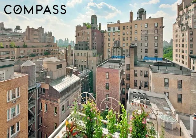 2nd image of 30 E 85Th St, New York, NY 10028