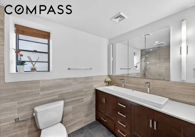 2nd image of 91 E End Ave, New York, NY 10028