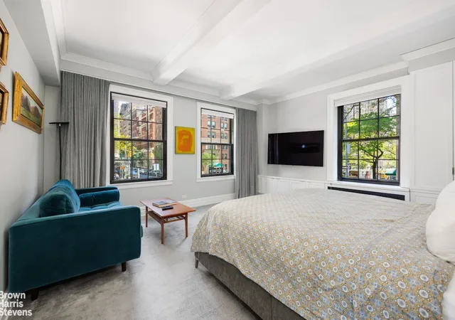 Photo 4 of Sale Pending at 940 Park Ave #2A, New York, NY 10028 | MLS# RLS20096337 | Listing updated on 2026-06-08