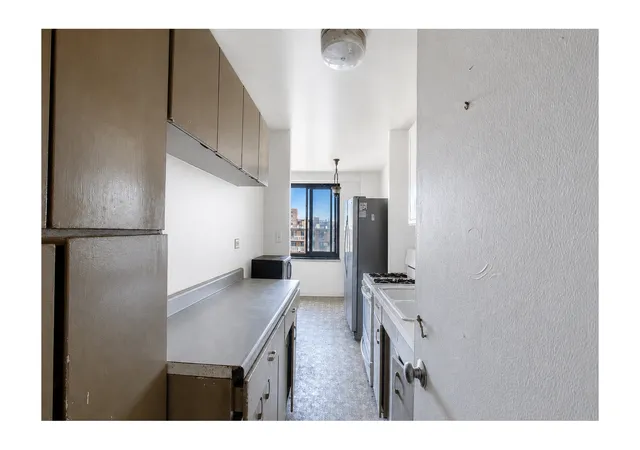 Photo 2 of Sale Pending at 185 Hall St #1704, New York City, NY 11205 | MLS# RLS20096544 | Listing updated on 2026-08-28