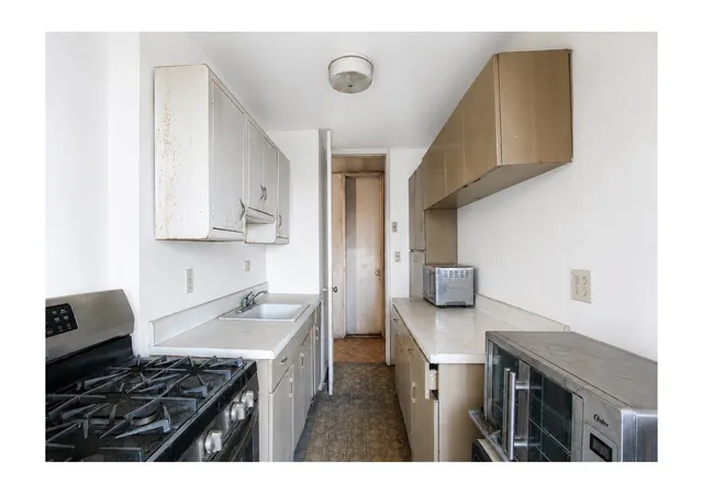 Photo 3 of Sale Pending at 185 Hall St #1704, New York City, NY 11205 | MLS# RLS20096544 | Listing updated on 2026-08-28