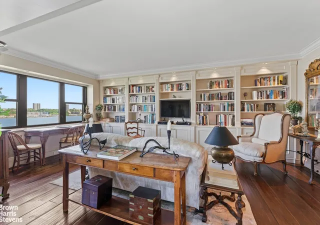 2nd image of 11 Riverside Dr, New York, NY 10023