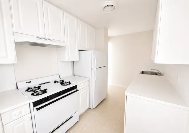Photo 3 of Sale Pending at 370 Ocean Pkwy #3C, Brooklyn, NY 11218 | MLS# RLS20096898 | Listing updated on 2026-07-30
