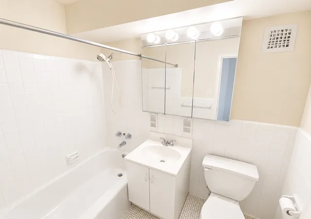 Photo 4 of Sale Pending at 370 Ocean Pkwy #3C, Brooklyn, NY 11218 | MLS# RLS20096898 | Listing updated on 2026-07-30